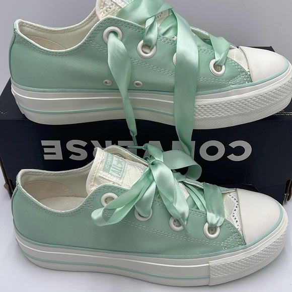 Converse WMNS CTAS LIFT OX
STICKY ALOE/EGRET/EGRET A10300C Platforms Sneakers - Picture 2 of 16